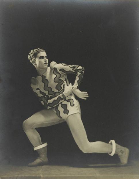 Boris Lipnitzki  Serge Lifar (1905-1986) dans Bacchus et Ariane, Opéra de Paris 22 mai 1931  Tirage sur papier au gélatino-bromure d’argent  Collections Roger-Viollet / BHVP 