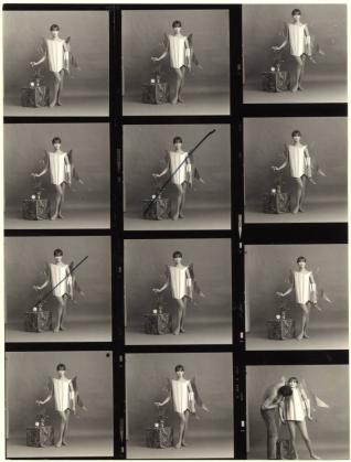 Jean-François Bauret Projet de publicité pour Mitoufle 1966 Planche contact sur papier au gélatino-bromure d’argent © Jean-François Bauret