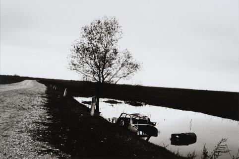 Stanley Greene La route de Rochny-Chu, probablement minée Novembre 1995 © Stanley Greene