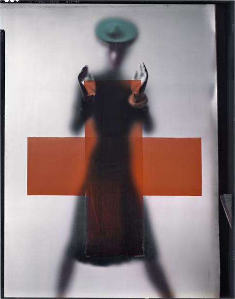 Erwin Blumenfeld Soutenez la Croix Rouge Pour la couverture de Vogue US, 15 mars 1945 © The Estate of Erwin Blumenfeld, collection Henry et Yorick Blumenfeld