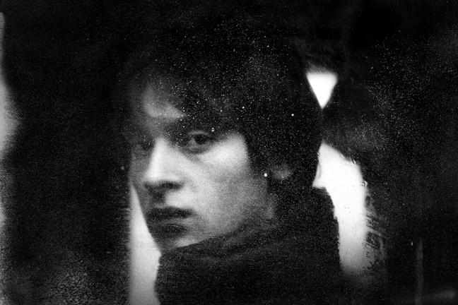 Alexandra Catiere Behind the Glass #02 Minsk, 2005-2006 © Alexandra Catiere