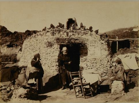 Benoît de Tyszkiewicz Ermites sur la route du Vésuve, Italie Avril 1897 © collection musée Nicéphore Niépce / Ville de Chalon-sur-Saône