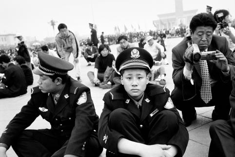 Bertrand Meunier Place Tian’anmen, Pékin septembre 2001 © Bertrand Meunier, Tendance Floue