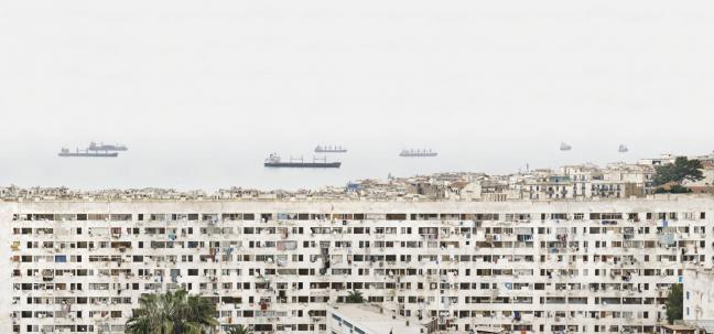 Stéphane Couturier, Alger, Bab-El-Oued n°2, 2013, C-Print - 140 x 300 cm © Stéphane Couturier