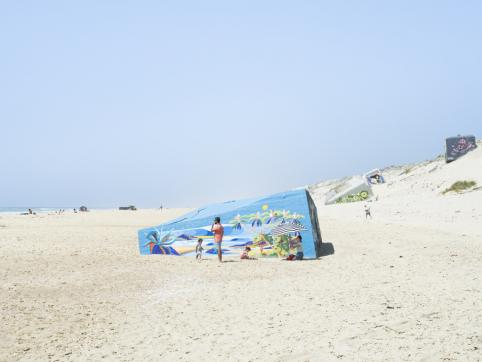 Bertrand Stofleth Atlantides plage de l'horizon, Lège-Cap-Ferret, 2022 © Bertrand Stofleth / Grande commande photojournalisme