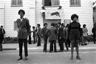 Stephen Shames  Funérailles de George Jackson Oakland, 28 août 1971 © Stephen Shames / courtesy Steven Kasher Gallery 