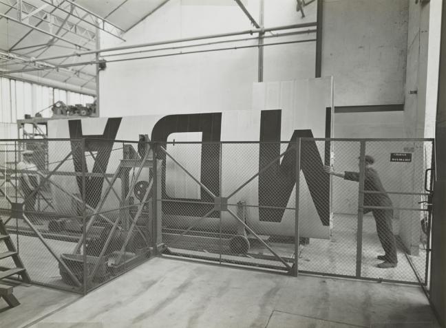 Avions Henry Potez Éditions Paul-Martial 1932 Tirage sur papier  au gélatino-bromure d’argent © Éditions Paul-Martial,  Musée d’art moderne  et contemporain  de Saint-Étienne Métropole
