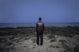 Oussama, candidat au départ. Zarzis, Tunisie, 2011. © Patrick Zachmann / Magnum Photos