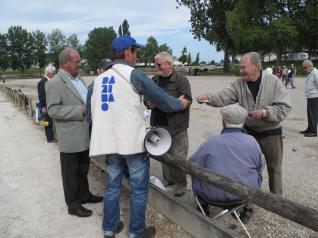 Distribution d’images dans la ville © Caroline Lossent